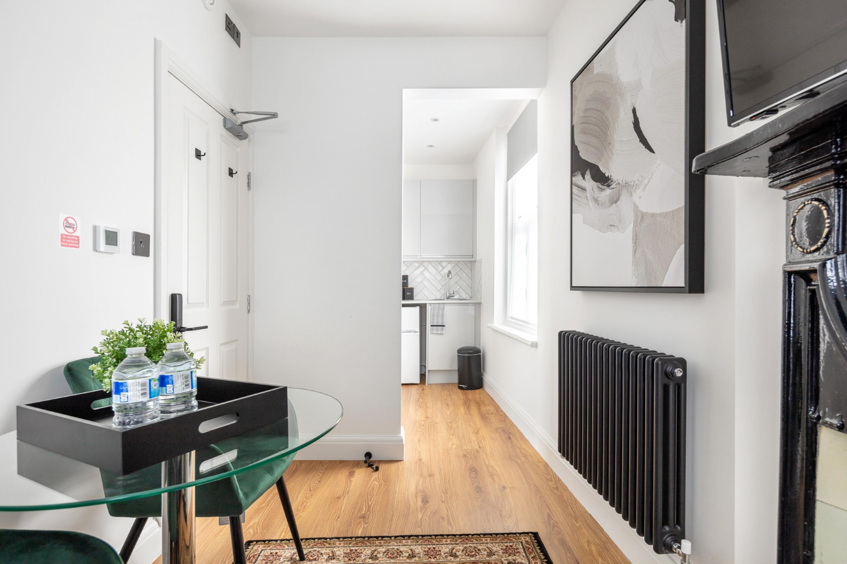 			Studio Apartment, 1 bath, 1 reception Flat			 Cricklewood Broadway, CRICKLEWOOD NW2 NW2